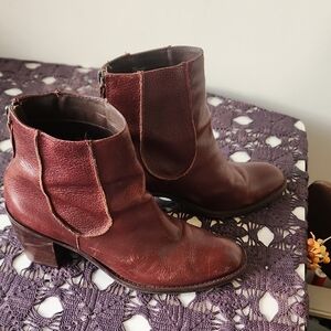 Sz 10 Matisse Women's Brown Leather Ankle Booties with Back Zip